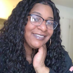 Meet your Posher, Felicia